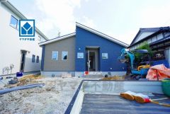ｸﾞﾚｰ･ﾌﾞﾗｳﾝを基調としたｼﾝﾌﾟﾙで飽きの来ない外観です｡ 建物ごとに間取りや色味が異なりますので､ぜひ一度現地で見比べてください^^