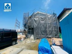 伊賀駅徒歩11分＾＾WIC・SIC・ファミリークローク・並列駐車2台。スーパー・コンビニ10分圏内＾＾