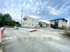 前面道路は車の通り抜けができないので、小さな子供も安心して遊ばせることができます＾＾