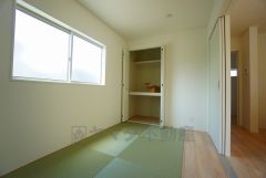 ＬＤＫに隣接する和室です。様々な使用用途で活躍しそうです。