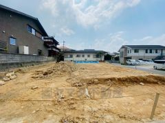 小学校・中学校まで11分圏内。 お子様がいても安心です＾＾ 西鉄バス高雄中央公園バス徒歩3分＾＾ 通勤通学に便利＾＾
