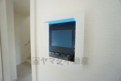 防犯性、セキュリティ対策に安心できるテレビモニター付きインターフォンです。セールスマン対策にもなり安心できます。