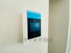 防犯性、セキュリティ対策に安心できるテレビモニター付きインターフォンです。セールスマン対策にもなり安心できます。