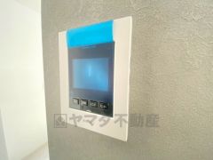 防犯性、セキュリティ対策に安心できるテレビモニター付きインターフォンです。セールスマン対策にもなり安心できます。