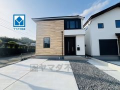 JR大野城駅まで徒歩6分の西鉄バス牛頸停から乗車14分。スーパー・コンビニ・ドラッグストアまで徒歩8分圏内とお買い物が便利＾＾