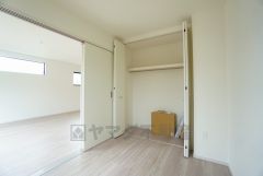 リビングの続き間として利用できます＾＾LDKと洋室合わせて22.1帖の大空間です＾＾