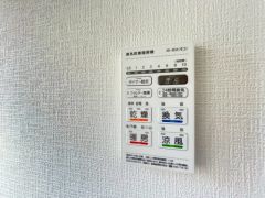 雨の日の洗濯も安心できる浴室暖房乾燥機付き浴室。
