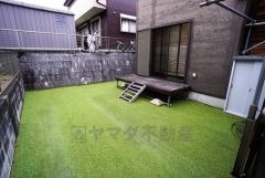 広々お庭は、バーベキューやガーデニング、お子様のプールなど大活躍ですウッドデッキは第2の家族団らんスペースとして活躍します。