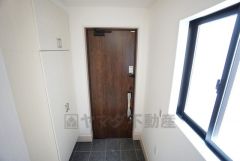 同仕様写真。たっぷり収納できるシューズボックスです。家族全員の靴がきれいに整頓できます。