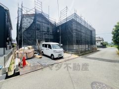 前面道路は大型車両の通行も無く静かで快適な生活を送れます＾＾交通量が少なく小さなお子様がいるご家庭も安心です＾＾