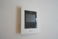 防犯性、セキュリティ対策に安心できるテレビモニター付きインターフォンです。セールスマン対策にもなり安心できます。