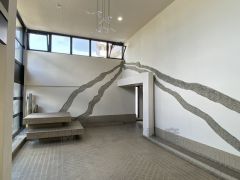 エントランスホール。現地（2025年9月）撮影