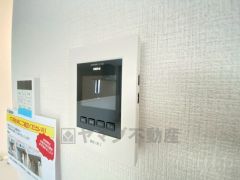 防犯性、セキュリティ対策に安心できるテレビモニター付きインターフォンです。セールスマン対策にもなり安心できます。