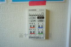 浴室暖房乾燥機には、暖房、乾燥、涼風、換気の4つの機能が付いています。タイマー付きです。