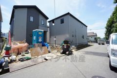 前面道路は大型車両の通行も無く静かで快適な生活を送れます＾＾交通量が少なく小さなお子様がいるご家庭も安心です＾＾
