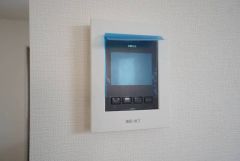 防犯性、セキュリティ対策に安心できるテレビモニター付きインターフォンです。セールスマン対策にもなり安心できます。