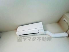 嬉しいエアコン付き。