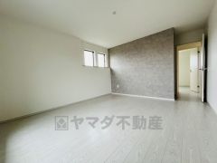 住む人のこだわりを活かす洋室＾＾日当たりがよく、寝室としての利用もおすすめ。広めのクローゼットもあり荷物もすっきり片付けれ、ゆとりのある暮らしが出来ます＾＾