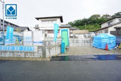 西鉄五条駅まで徒歩13分。 西鉄バス五条台停まで徒歩1分。 コンビニまで徒歩9分。太宰府東小中学校まで徒歩12分圏内＾＾