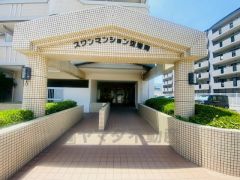 エントランス 管理人の方が巡回しているので清掃が行き届いています＾＾スッキリとした空間で気持ち良いですね＾＾