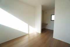 カウンター付き6.5帖の洋室。