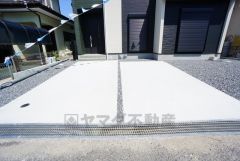 カースペース2台分確保＾＾ ご夫婦で1台ずつ所有出来ます＾＾ イオン筑紫野店まで車で約16分（4.9ｋｍ）ショッピングや映画など楽しめます＾＾