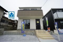 オール電化＾＾西鉄バス「上月隈」停まで徒歩10分。ららぽーと福岡まで車10分（3.1ｋｍ） 小学校まで徒歩3分とお子様の通学も安心です＾＾