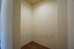 1回ファミリークローゼット完備。衣類はもちろん大きな荷物もスッキリ収納できます＾＾