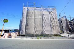 現地（2025年7月）撮影写真。 2025年8月上旬完成予定。 同一ハウスメーカー物件内覧可能です。お気軽にお問い合わせください＾＾