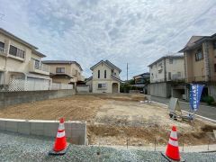現地（2025年5月）撮影。西鉄JR2沿線利用。お庭付きで夏休みにはお子様の家庭用プールもできちゃいます。