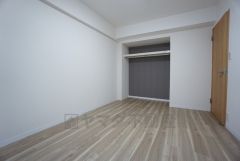 オープンクローゼットは、扉の開閉動作がないので荷物の出し入れがスムーズになります。衣類を綺麗にまとめておしゃれにまとめれば、お部屋のアクセントにもなります＾＾