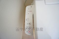 温水、暖房、ウォシュレット付の高機能トイレです。