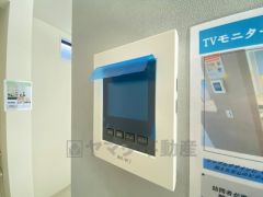 防犯性、セキュリティ対策に安心できるテレビモニター付きインターフォンです。セールスマン対策にもなり安心できます。