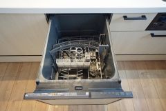 家事の時間が短縮できる食器洗浄乾燥機付。後片付けもラクラクです。