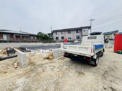 カースペース3台分。ご夫婦で1台ずつと友人や急な来客があっても安心です＾＾穂波東IC入口（八木山バイパス）まで車で約9分。遠出のお出かけに便利＾＾
