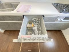 家事の時間が短縮できる食器洗浄乾燥機付。後片付けもラクラクです。
