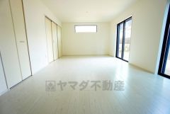 断熱性能の窓ガラスを採用。省エネ、光熱費カットにも貢献します。 夏は涼しく、冬は暖かく快適に過ごせます。