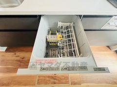 家事の時間が短縮できる食器洗浄乾燥機付。後片付けもラクラクです。