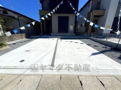 カースペースは2台分確保＾＾ご夫婦で1台ずつ所持されているご家庭も、来客時も安心ですね。並列で駐車できるのでお車を入れ替える必要もありません＾＾