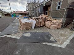 駐車スペースはゆとりある3台分を確保。マイカー用に、お客さま用に、余裕を持ってご利用いただけます。