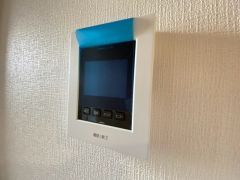 防犯性、セキュリティ対策に安心できるテレビモニター付きインターフォンです。セールスマン対策にもなり安心できます。