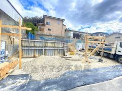 駐車スペースはゆとりある2台分を確保。マイカー用に、お客さま用に、余裕を持ってご利用いただけます。