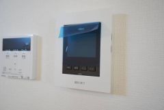 防犯性、セキュリティ対策に安心できるテレビモニター付きインターフォンです。セールスマン対策にもなり安心できます。