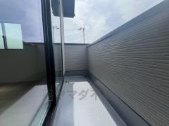 お洗濯物を干すスペースとしても十分な広さがあります。  お天気の良い日はお洗濯物がよく乾きそうな日当たり良好のバルコニー＾＾