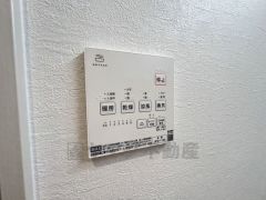 浴室暖房乾燥機には、暖房、乾燥、涼風、換気の4つの機能が付いています。タイマー付きです。