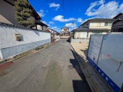 前面道路は私道北西側約4.2ｍ。