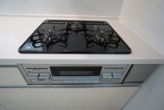 3口コンロなので、効率よく調理ができます。毎日のお料理が楽しくなりますね。