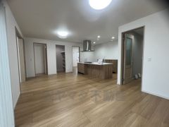 家族が集まる開放的なリビング。約19.6帖の大空間で毎日のお食事が楽しみです＾＾思い思いの時間を過ごしたり、家族みんなで食事をしたり、素敵な団らんの場になりますね。