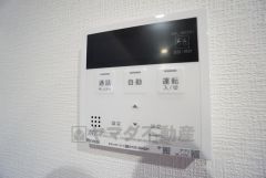 キッチン横からボタンひとつで操作が楽々。