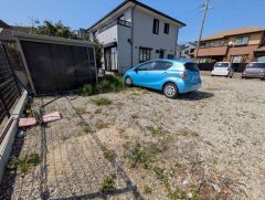 周囲の倉庫棟は撤去いたします。